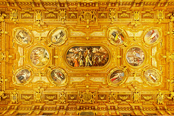 Verzierte Decke des Goldenen Saals in Augsburg